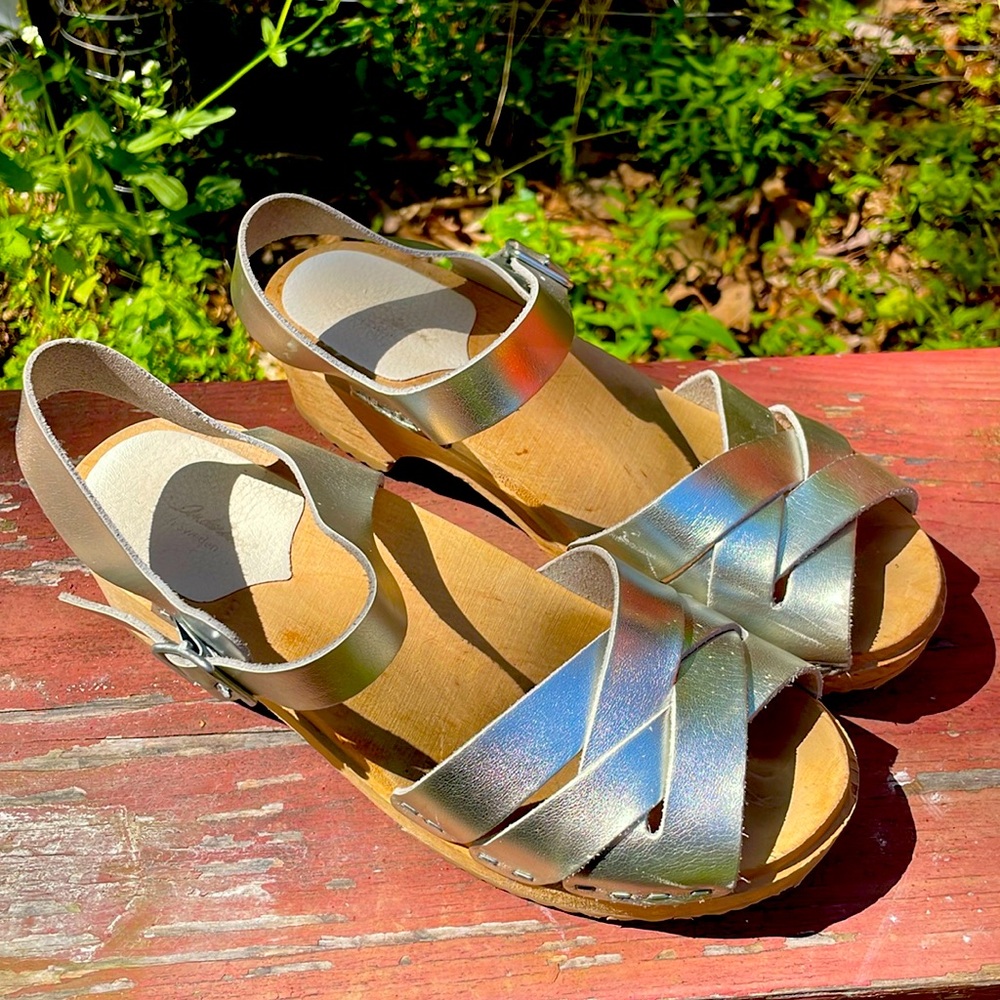 Hanna Andersson Swedish silver sandal clog size 38 or 7.5